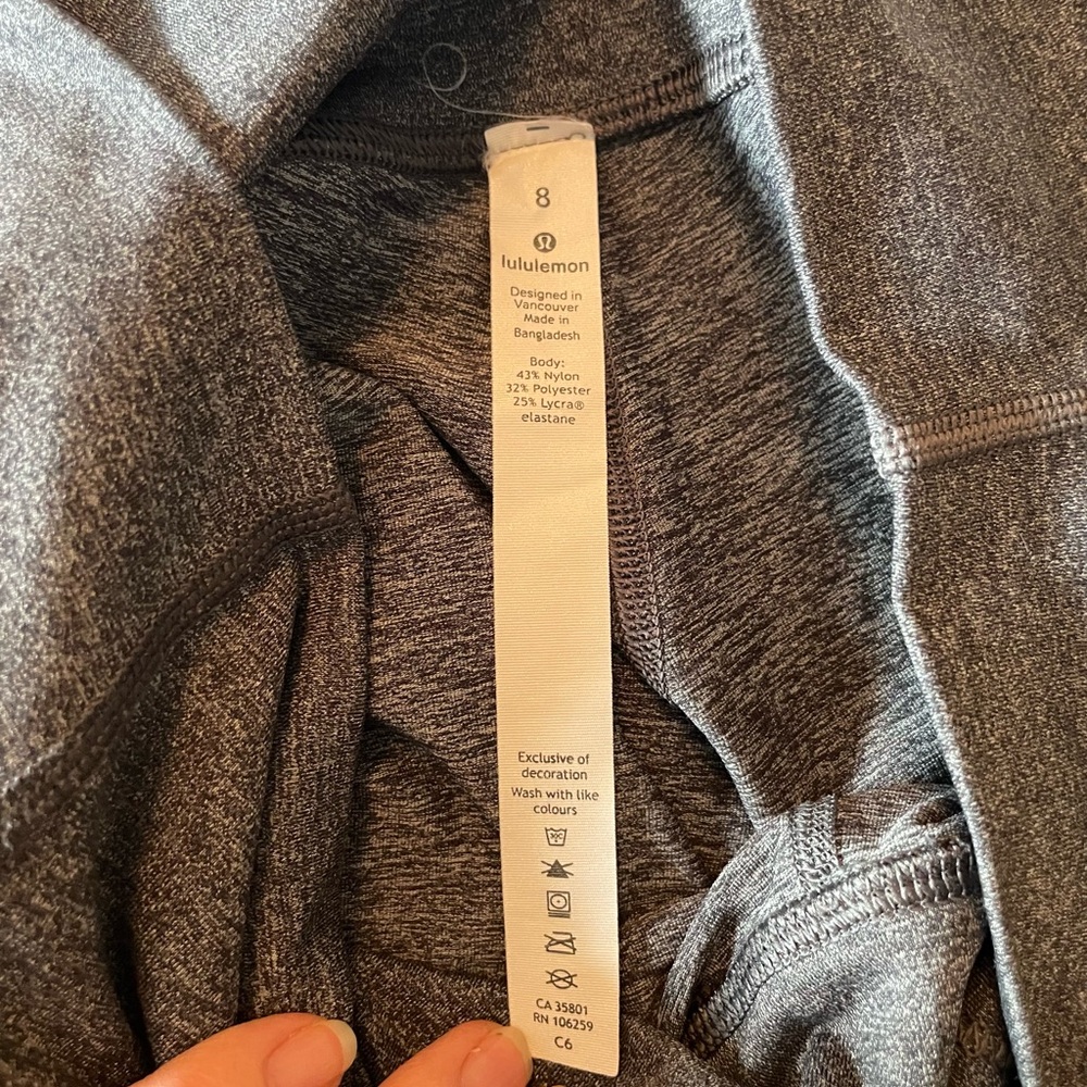 🍋Lululemon 🍋 Gray wicking yoga pants. Sz 8 - Picture 5 of 5